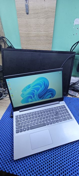 Ноутбук Ryzen 3/8gb/ssd/hdd