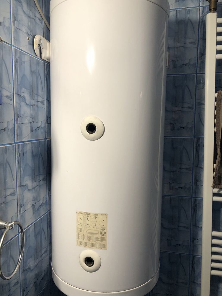 Vând boiler Termoelectric de 120 L cu o serpentină .