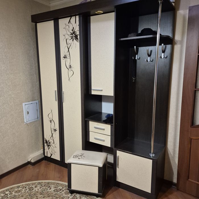 Прихожая ( шкаф ) с пуфиком