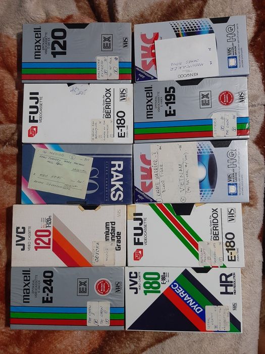 Vând casete video filme vechi traduse vocal în stare bună