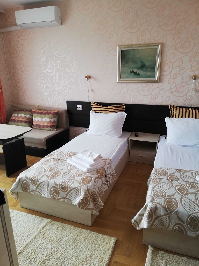 Дава се под наем Етаж от къща в Созопол - 150 кв.м за 147.9 € - Снимка #1