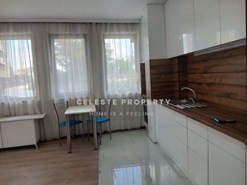 Дава се под наем Двустаен апартамент в София, Оборище - 96 кв.м за 980 € - Снимка #2