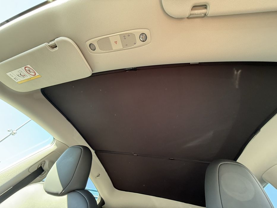 Сенник за Tesla Model Y