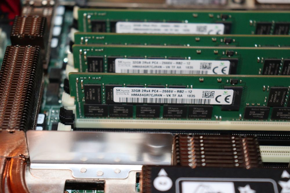 Server HPE DL360 Gen 10 8SFF 40Cores 128Gb 2666MHz E208i-a SR 1600W