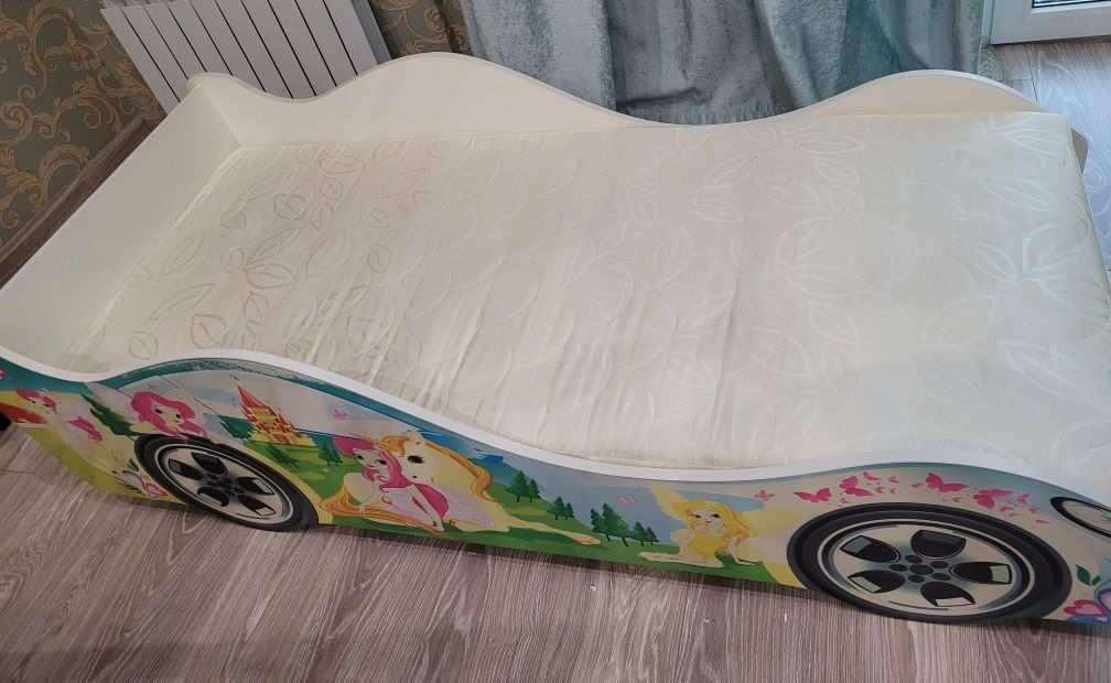 Детская кровать-машинка с матрасом