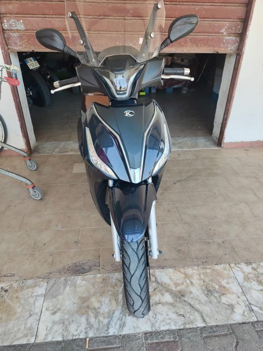 Vând sau schimb scuter cu un cross de 250cc