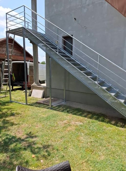 Scara metalica zincata de exterior