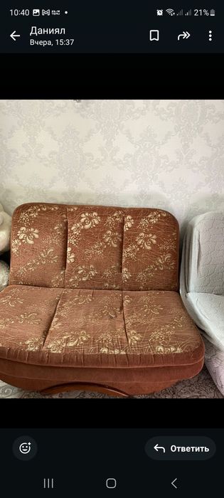 Диван 3 штуки, цвет коричневый, накидка серая.