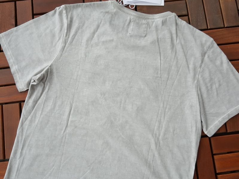 ПРОМО GUESS JEANS- М - Оригинална мъжка тениска с релеф