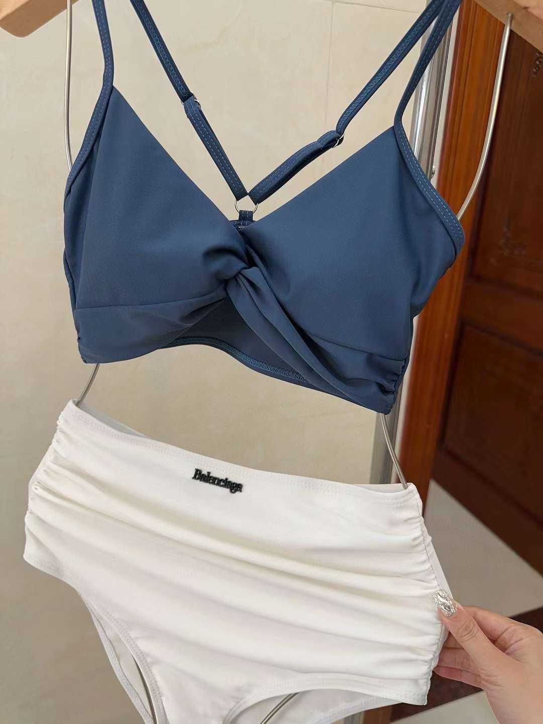 Costume de baie pentru femei de Balenciaga 12