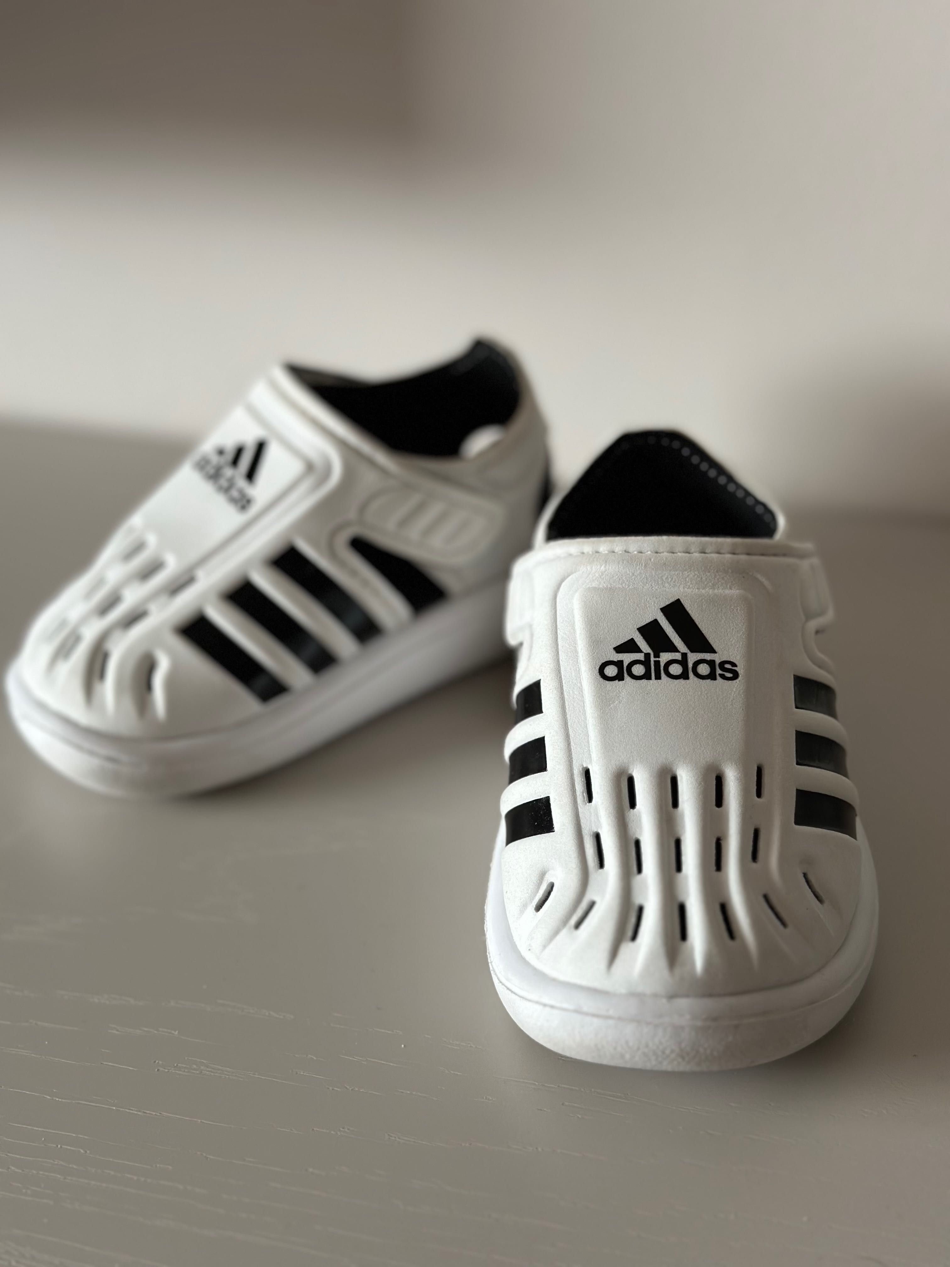 Детски затворени сандали Adidas