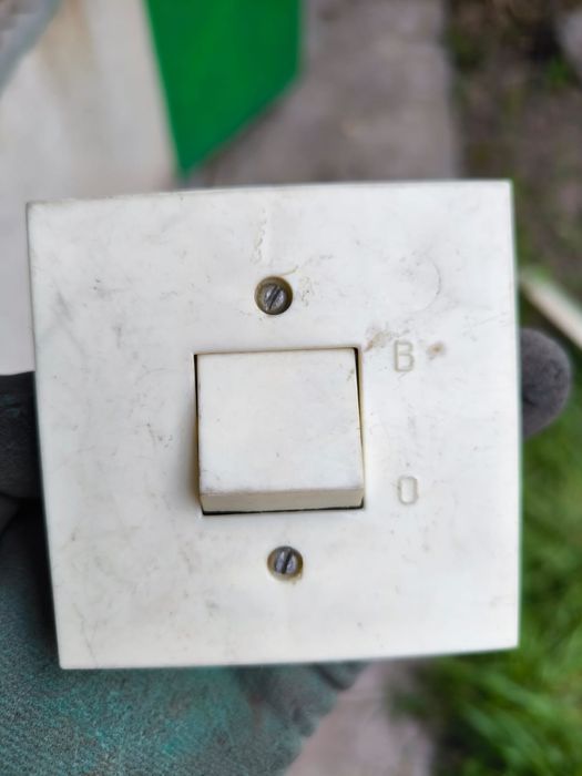 Выключатели света и партроны для лампы Е27