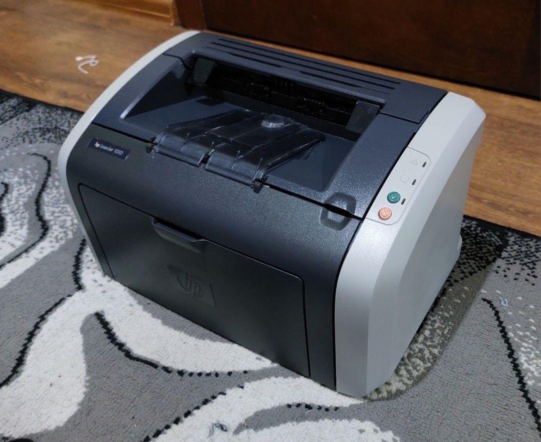 HP LaserJet 1010, 1012,1015
принтер