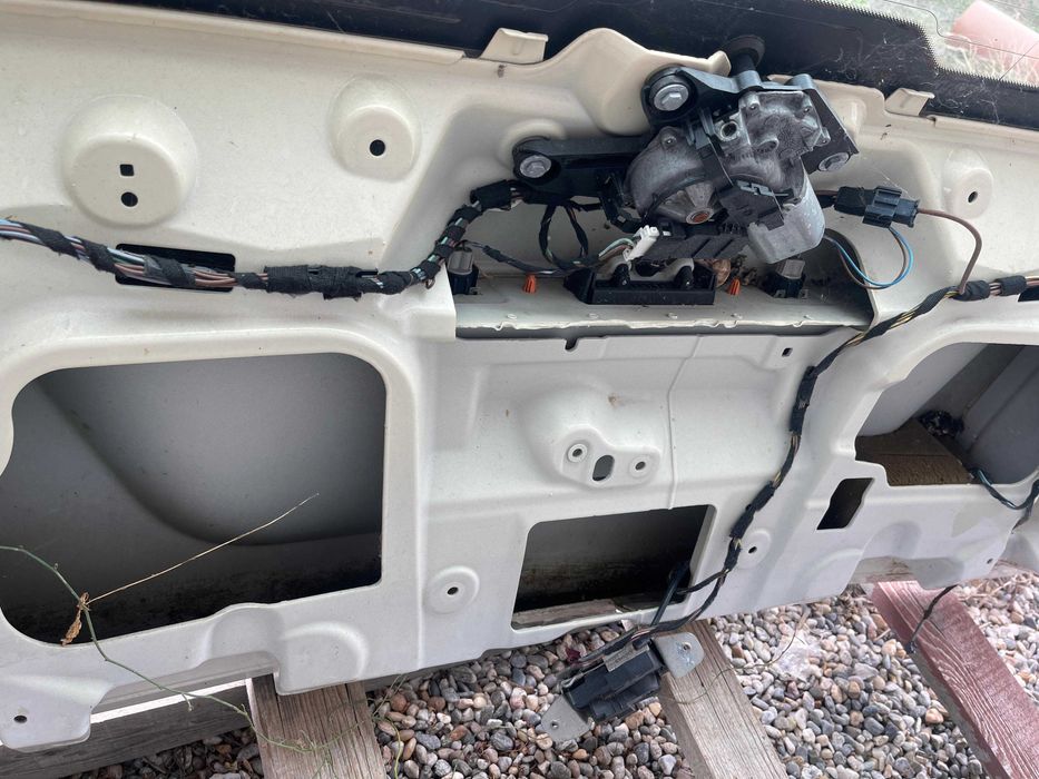 Haion / Hayon / Portbagaj E class break S212 cu luneta / 2009-2016