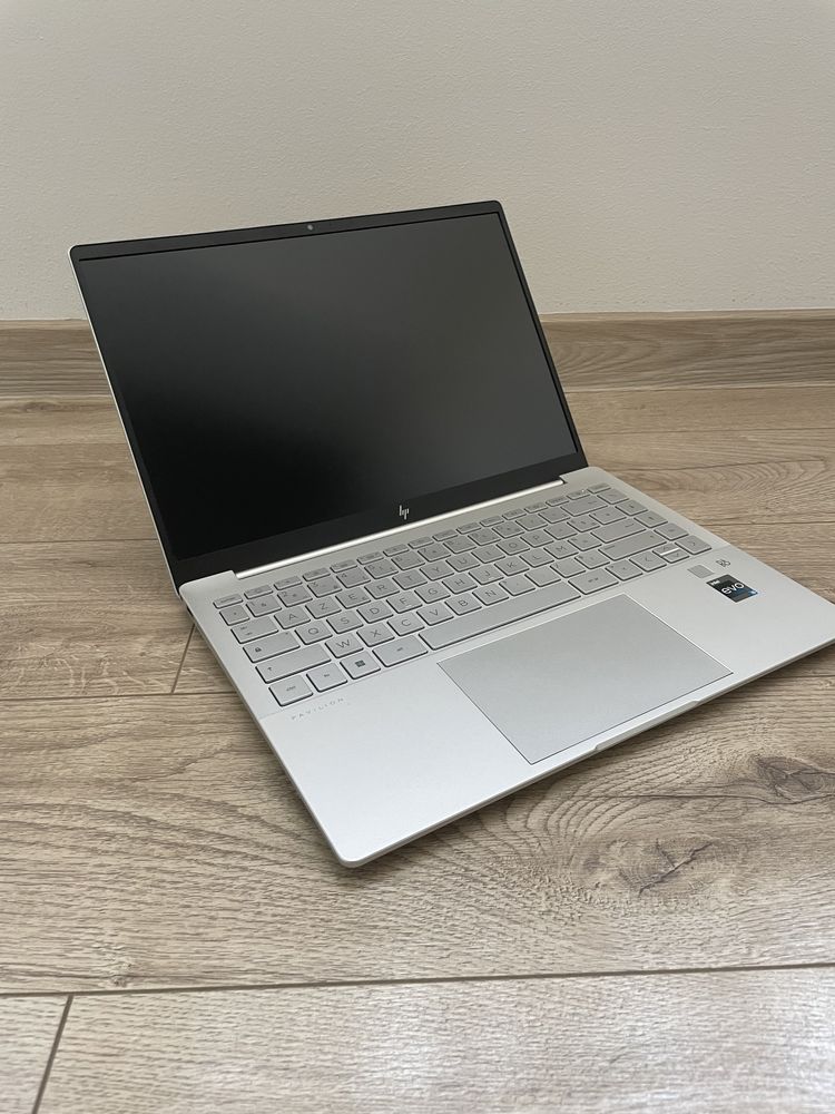 Laptop Core i5 1340P 16GB DDR5 SSD 512GB Intel Iris Xe Ultrabook