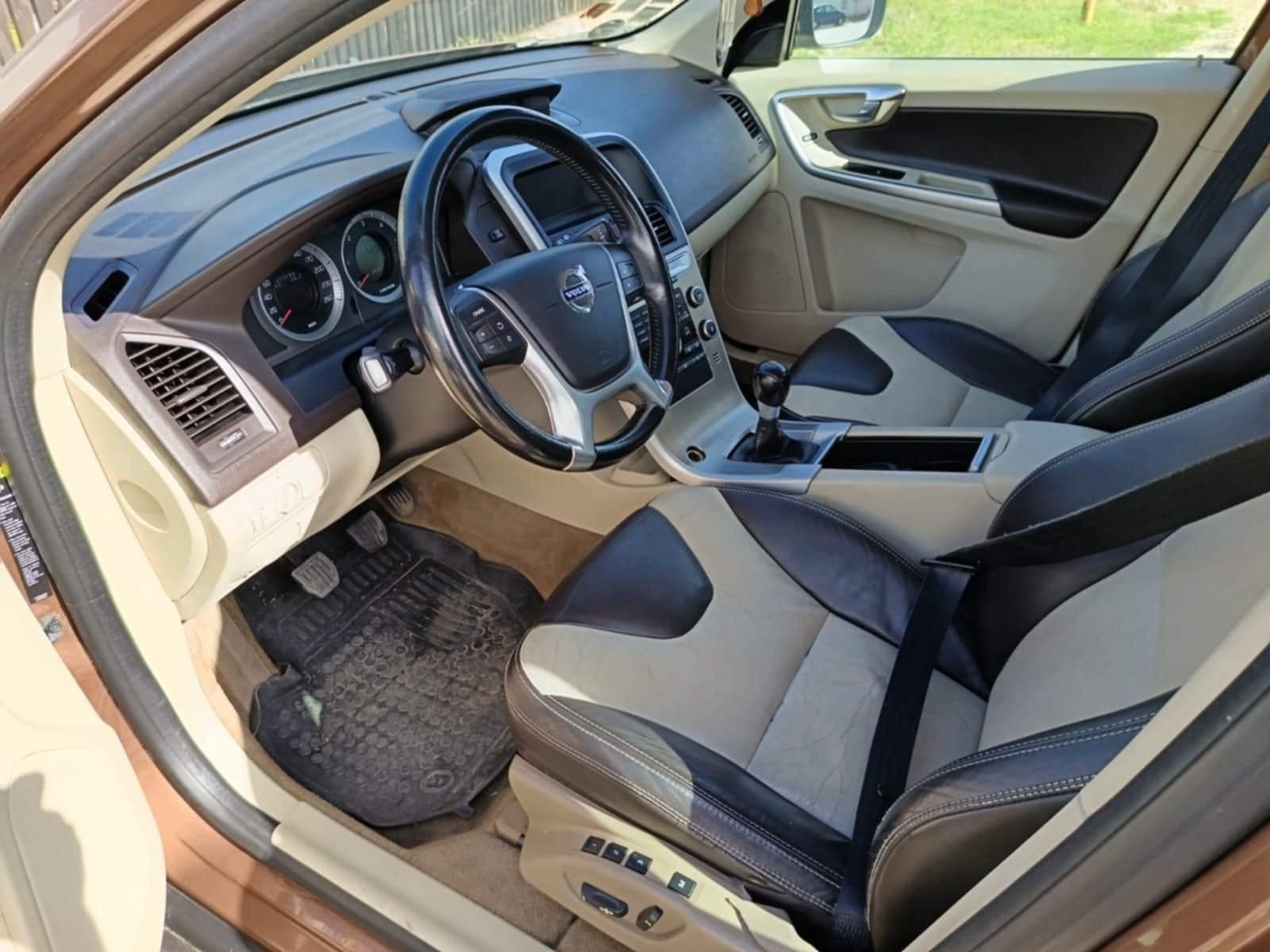 Vând Volvo XC60 înmatriculat 2010