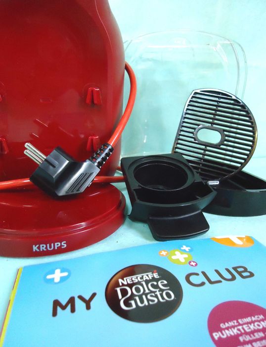 Кафемашина с гаранция 1 година за къмпинг NESCAFÉ® Krups Mini Me.Red