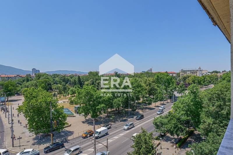 Единствен по рода си апартамент с гледка към Борисовата градина и план