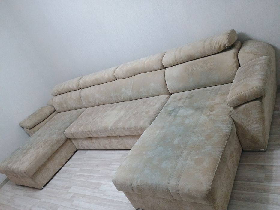 Диван. 4 метра. 10 000 тенге