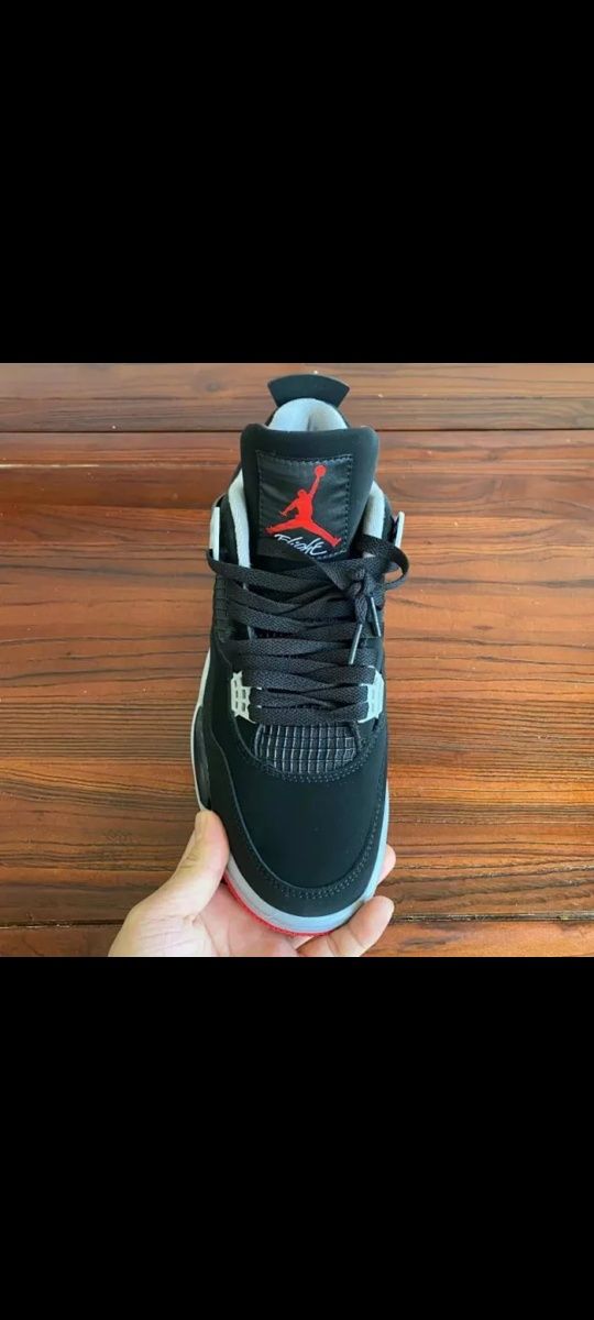 Jordan retro 4 Bred