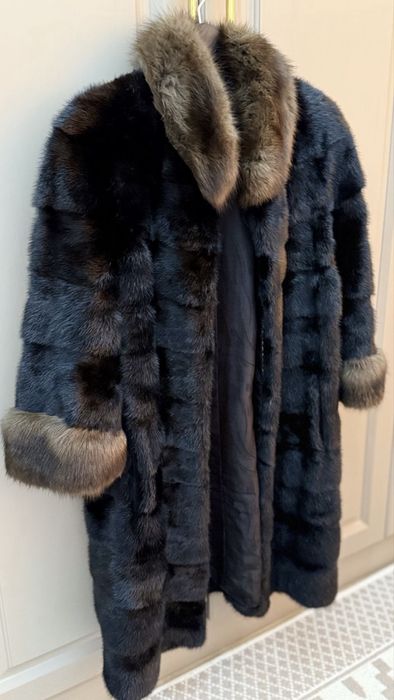 Шуба норковая, короткий рукав, отделка соболь