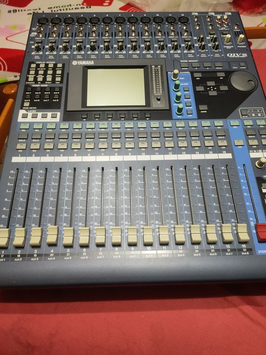 Vând Mixer Yamaha 01v 96