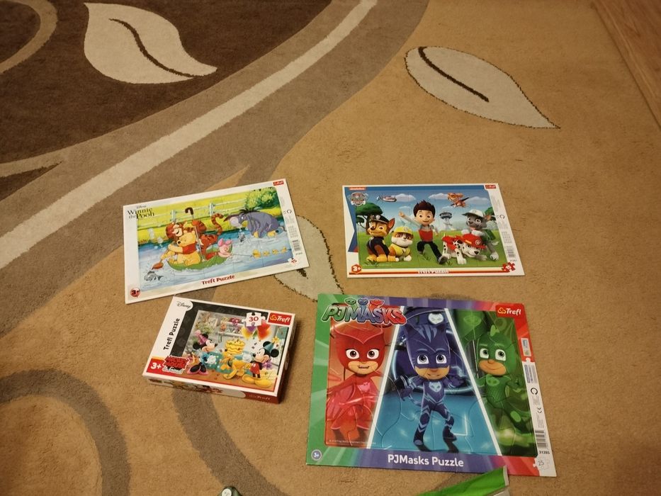 De vânzare puzzle-uri