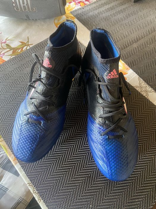 Vand ghete de fotbal Adidas