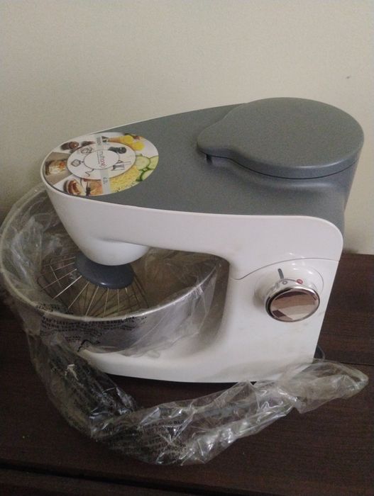 Vând urgent apărat de patiserie fara livrare