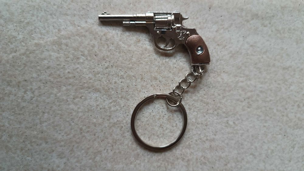 ключодържател Мини Маус пистолет Миньон къщичка Pringles зебра коте