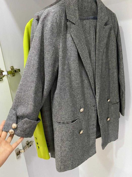 Продам качественную одеждуженскую.