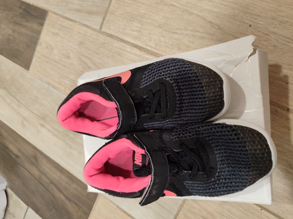 Намалена цена Маратонки Puma + nike  за момиче