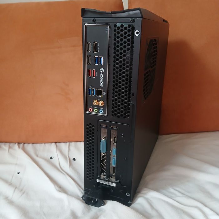 PC slim R5 2600x Rx580 Sapphire Nitro+ 2GB, RAM 16GB 3000MHz M.2 500GB