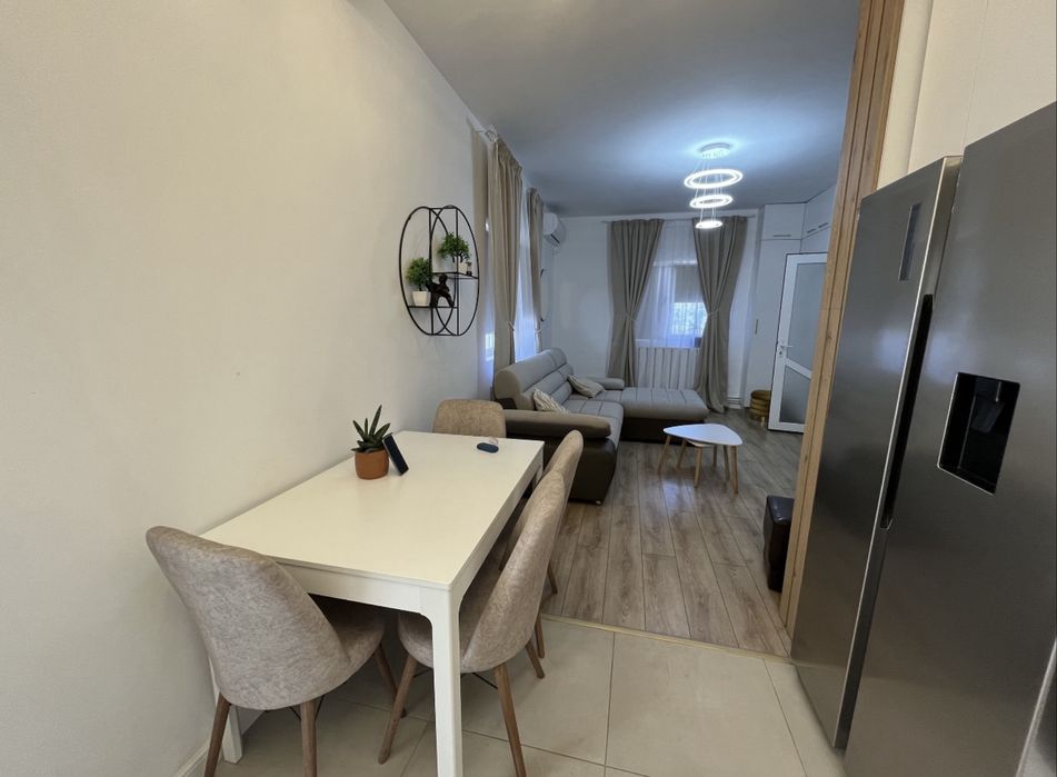 Vila la mare / afacere, P+1+M , 5 bai proprii , curte pavata , foisor