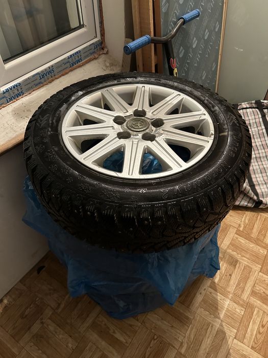 Зимние шины с дисками 195,65,R15 как новая