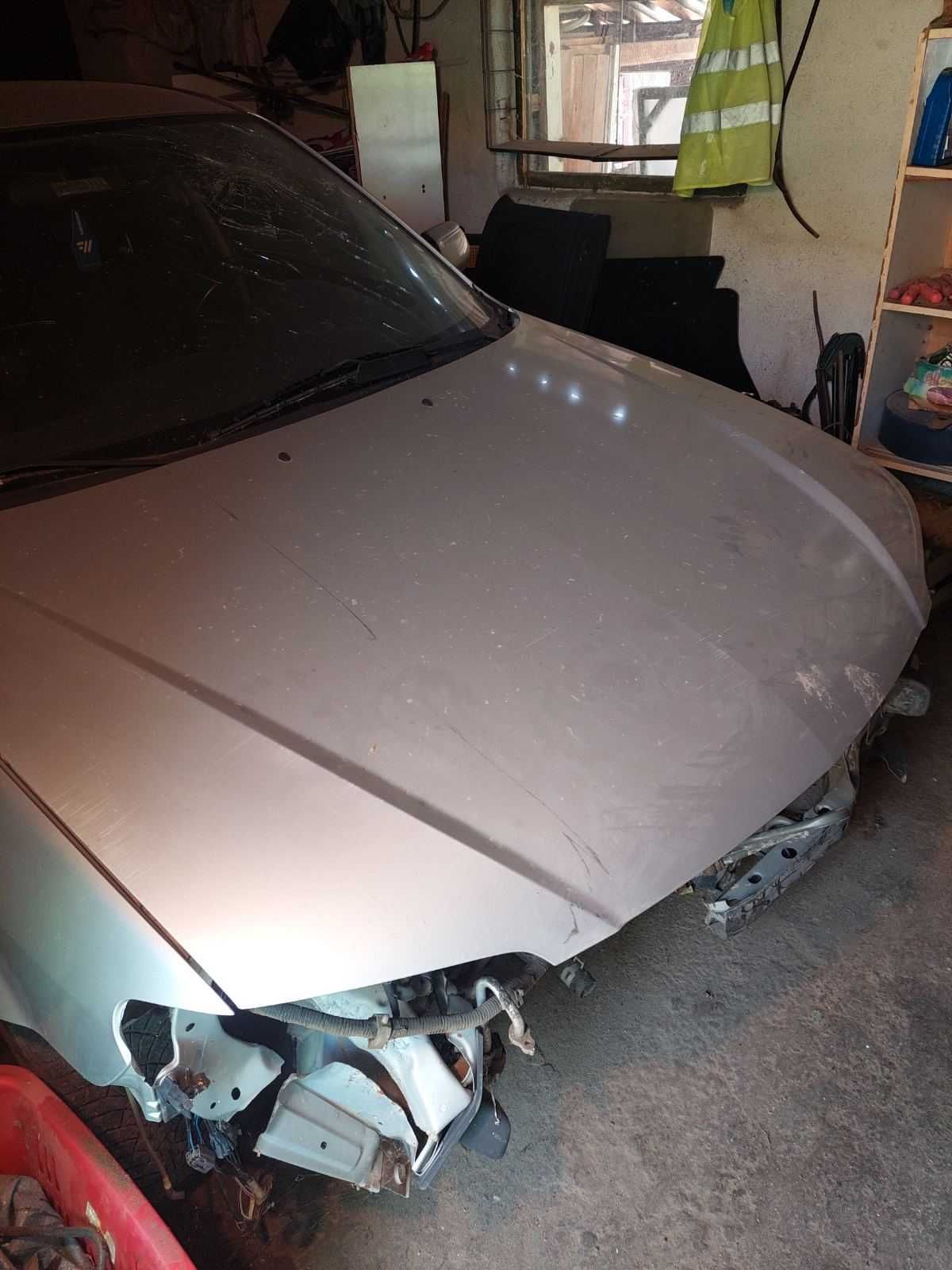 Продавам Mazda 323F на части