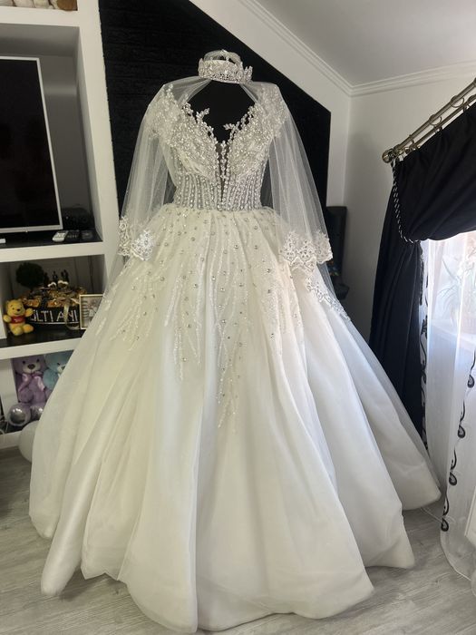 Vand rochie de mireasa printesa