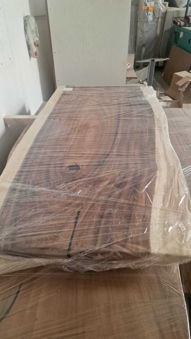 Masa din lemn masiv exotic