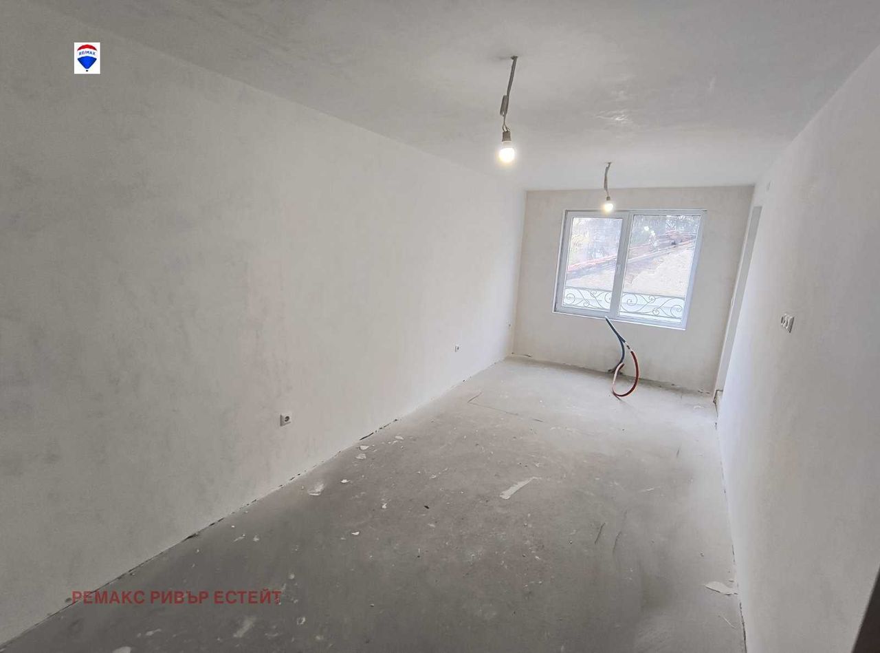 Продава се Тристаен апартамент в Русе, Център - 120 кв.м за 1541 €/кв.м - Снимка #12