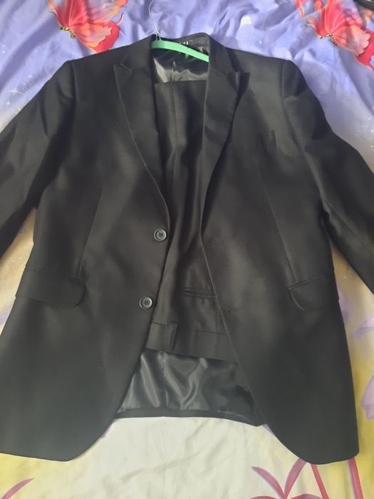 Costum barbatesc cadou 2 camasi!