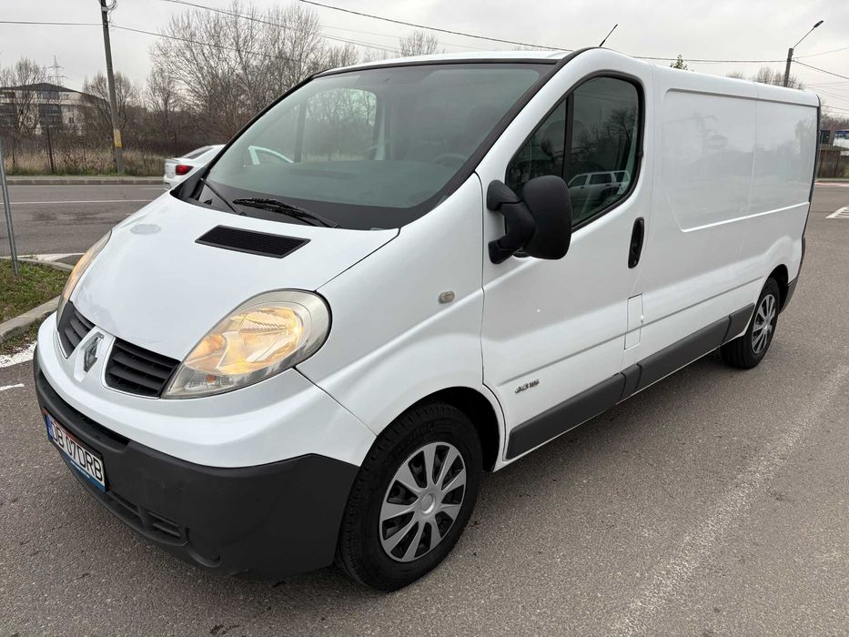 RENAULT TRAFIC 2.0 dci 2008 Euro 4 model LUNG PRIMUL Proprietar de nou