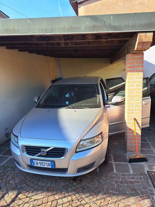 Volvo V50 2010      ll