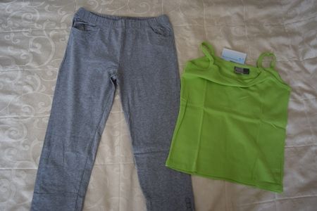 Pantaloni lejeri trei sfert si maieu sport dama