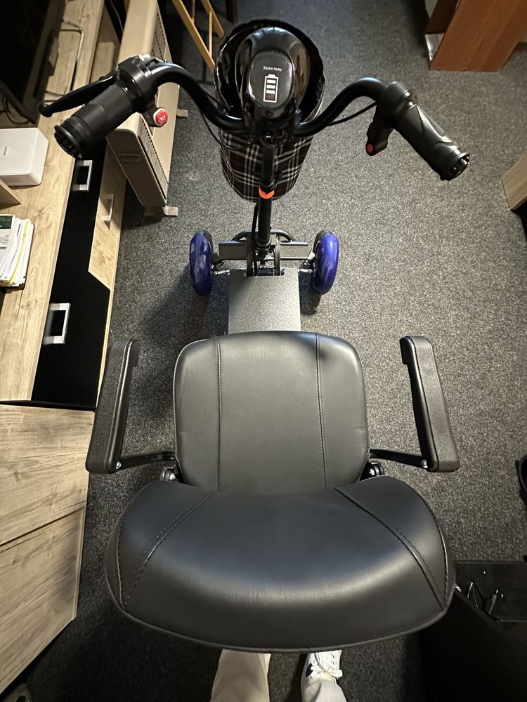 Carucior electric pentru varstnici sau persoane cu dizabilitati