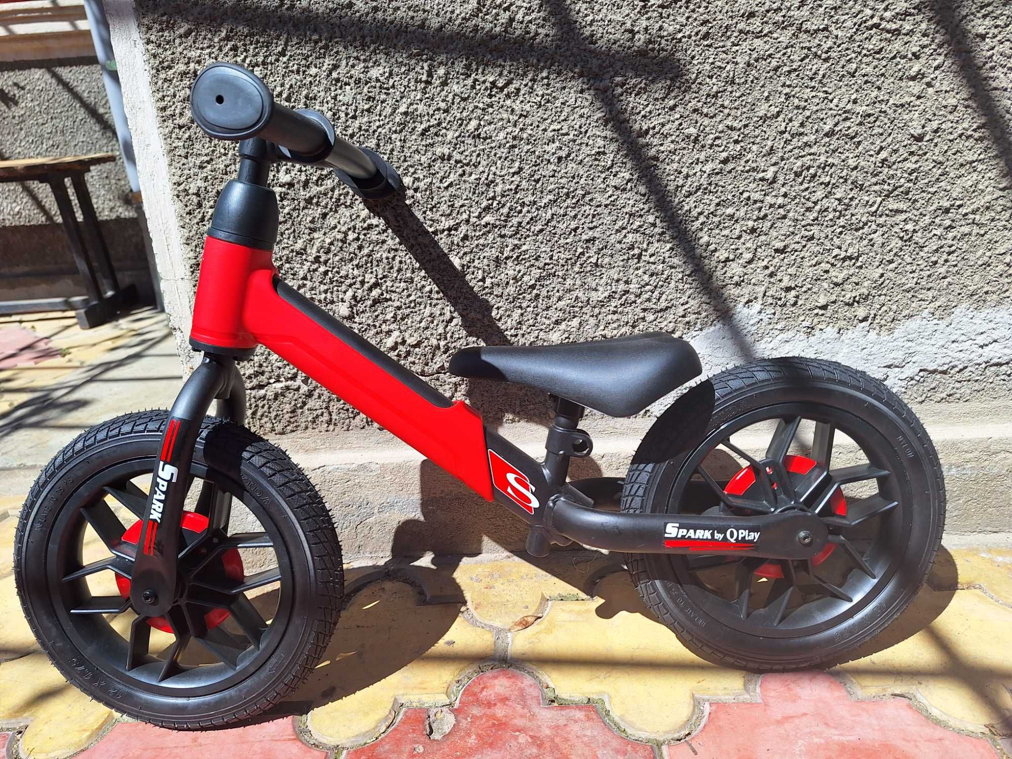 Bicicleta echilibru Qplay Spark rosu