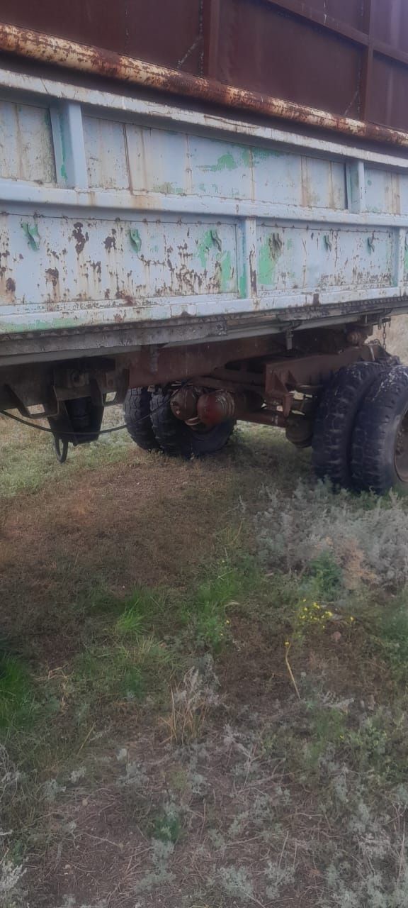 Прицеп Камаз с нашивками под уборку