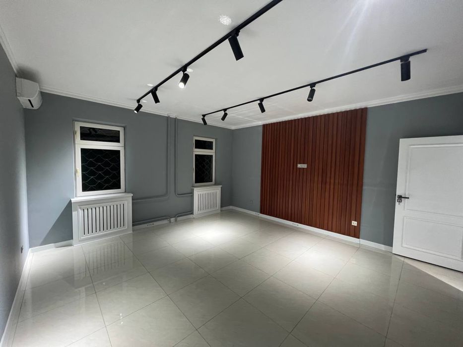 Сдается у м. Ойбек, 173 м²,  новый ремонт, 5 комн.