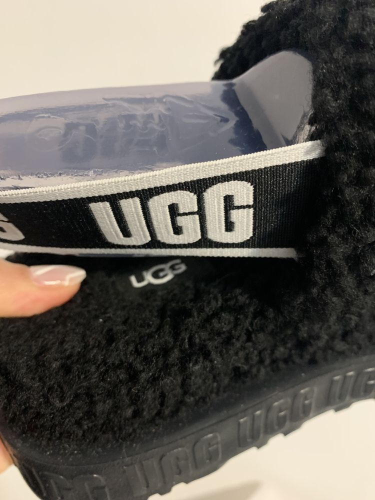 UGG sandale negre