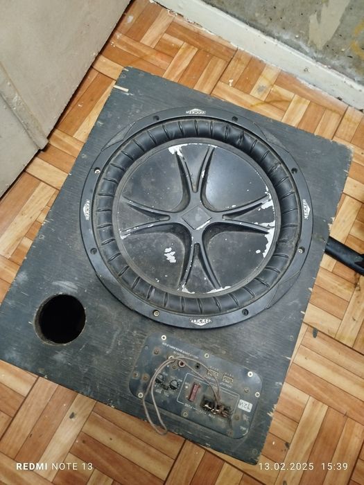 Сабвуфер кикер рабочий