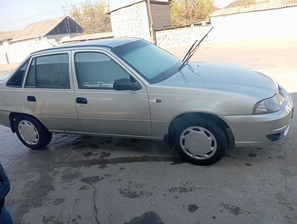 Nexia2  sotiladi
